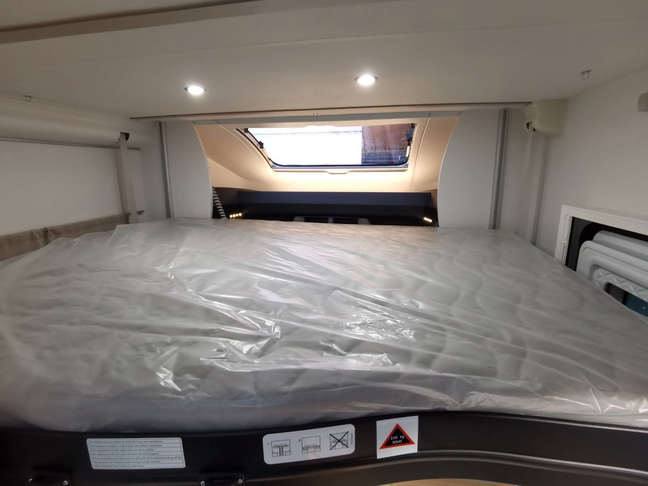 Ημιενιαίο αυτοκινούμενο Chausson 627 TITANIUM / - 2026 -/ EINZELBETTEN & HUBBETT: φωτογραφία 22