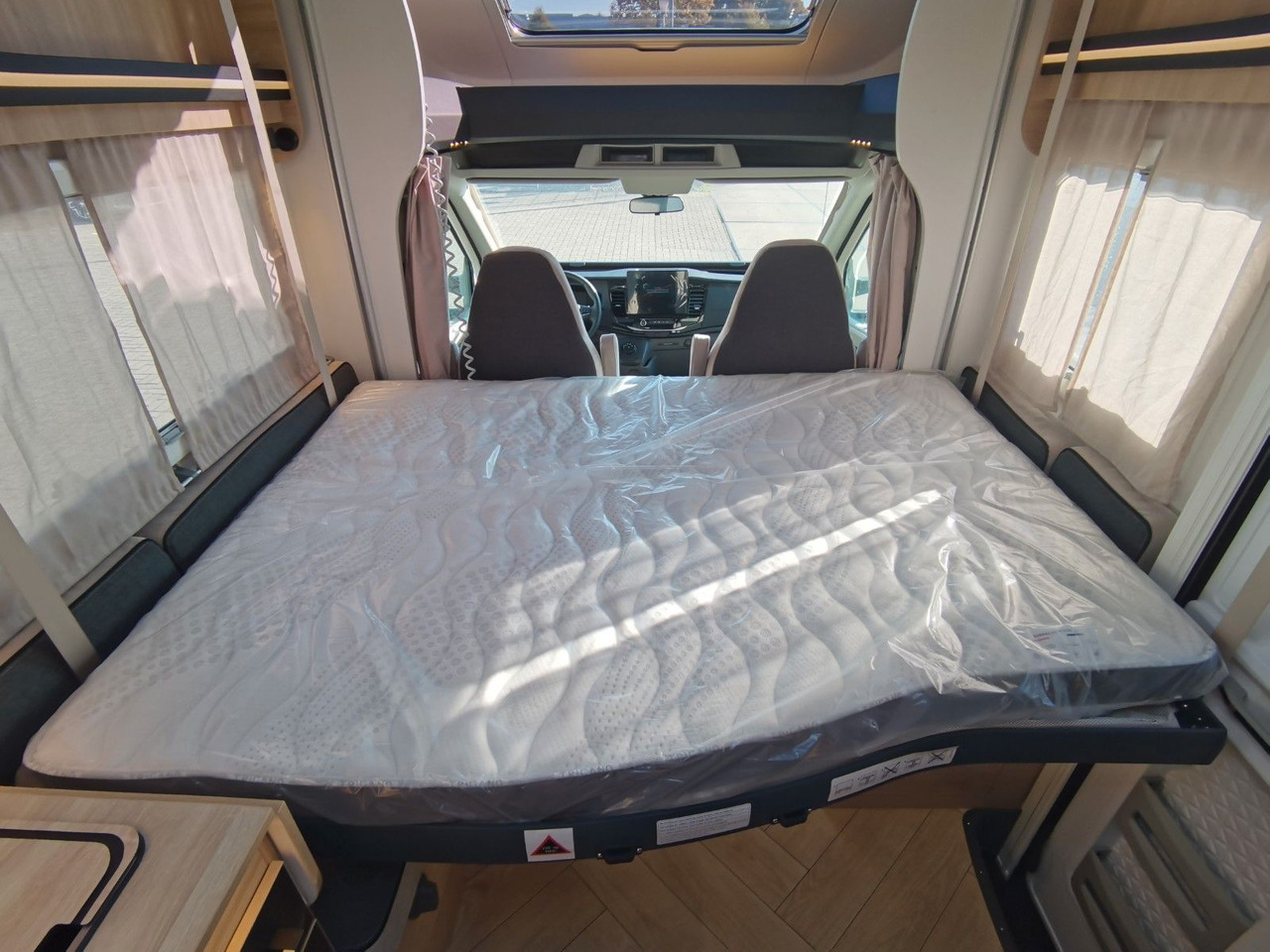 Ημιενιαίο αυτοκινούμενο Chausson 650 TITANIUM / - 2026 - / 165PS - 8G. / HUBBETT: φωτογραφία 13 Ημιενιαίο αυτοκινούμενο Chausson 650 TITANIUM / - 2026 - / 165PS - 8G. / HUBBETT: φωτογραφία 13