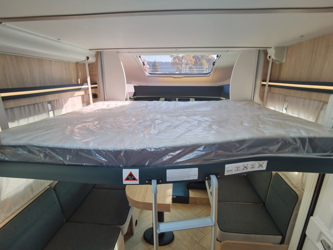 Ημιενιαίο αυτοκινούμενο Chausson 650 TITANIUM / - 2026 - / 165PS - 8G. / HUBBETT: φωτογραφία 14 Ημιενιαίο αυτοκινούμενο Chausson 650 TITANIUM / - 2026 - / 165PS - 8G. / HUBBETT: φωτογραφία 14