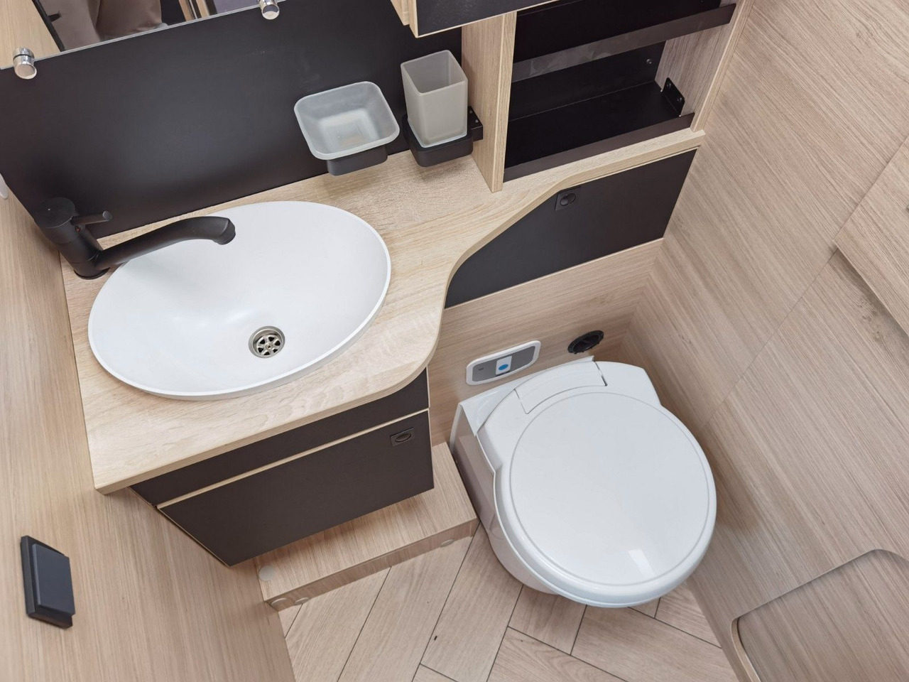 Ημιενιαίο αυτοκινούμενο Chausson 650 TITANIUM / - 2026 - / 165PS - 8G. / HUBBETT: φωτογραφία 20 Ημιενιαίο αυτοκινούμενο Chausson 650 TITANIUM / - 2026 - / 165PS - 8G. / HUBBETT: φωτογραφία 20