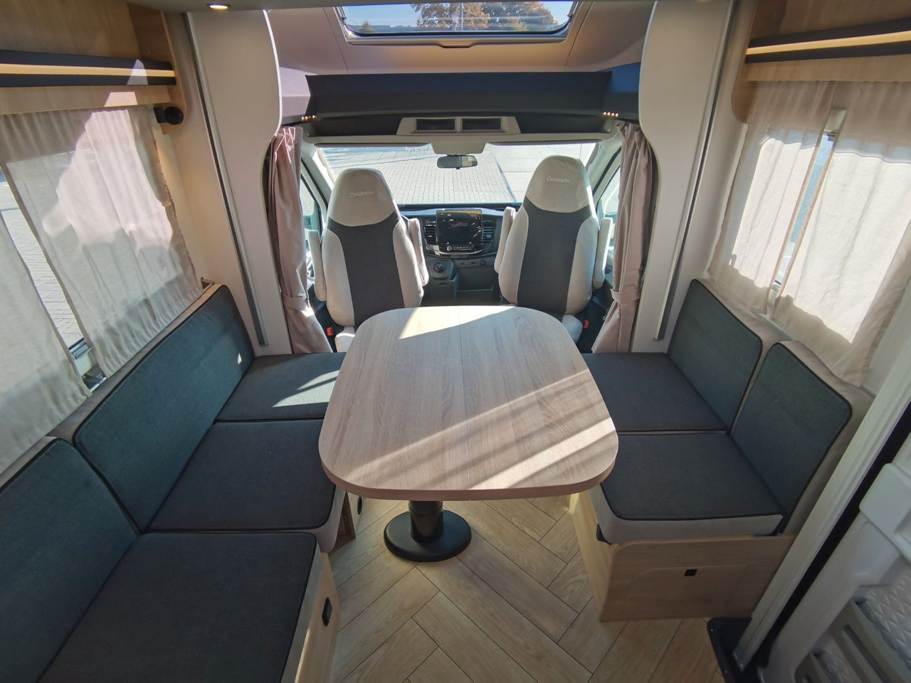 Ημιενιαίο αυτοκινούμενο Chausson 650 TITANIUM / - 2026 - / 165PS - 8G. / HUBBETT: φωτογραφία 12 Ημιενιαίο αυτοκινούμενο Chausson 650 TITANIUM / - 2026 - / 165PS - 8G. / HUBBETT: φωτογραφία 12