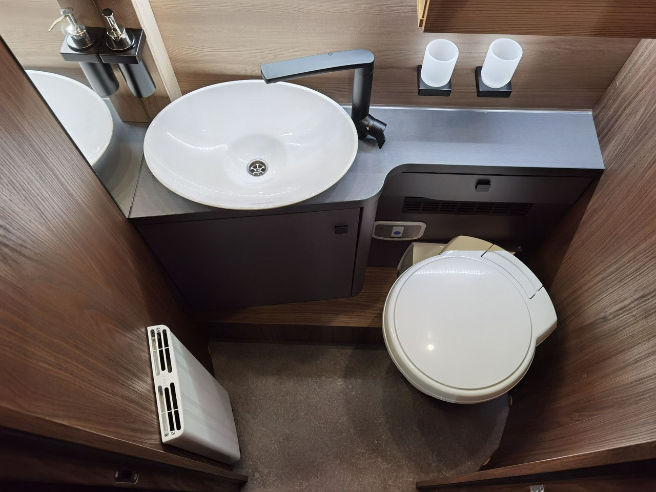 Ημιενιαίο αυτοκινούμενο Eura Mobil PROFILA T 726 EF /-2025-/ MONDIAL PLUS & S-PAKET: φωτογραφία 23 Ημιενιαίο αυτοκινούμενο Eura Mobil PROFILA T 726 EF /-2025-/ MONDIAL PLUS & S-PAKET: φωτογραφία 23