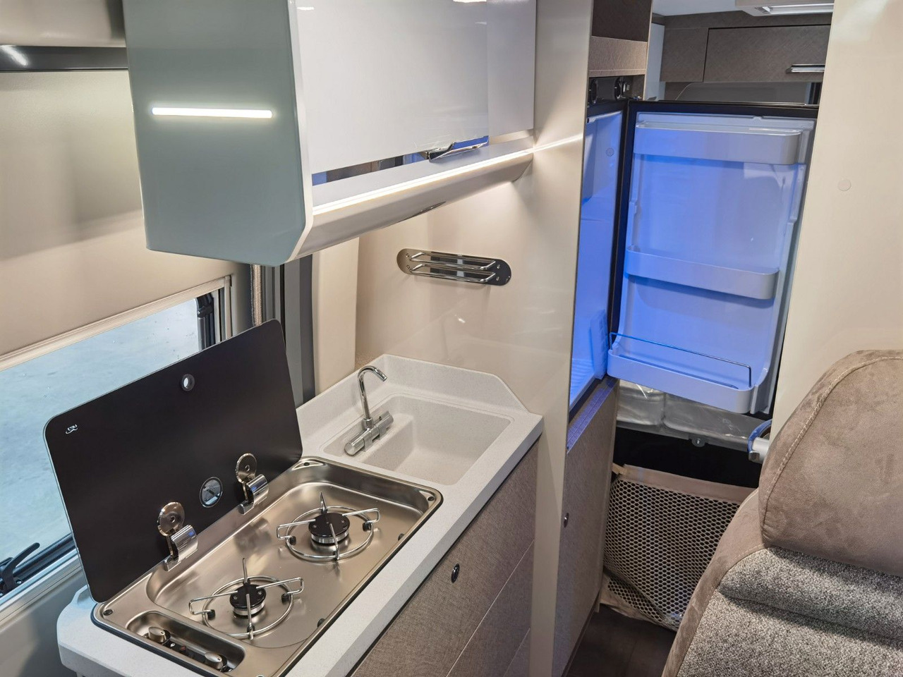 Αυτοκινούμενο βαν Karmann DAVIS 590 LIFESTYLE / 140PS / SKY-ROOF & ALU: φωτογραφία 14