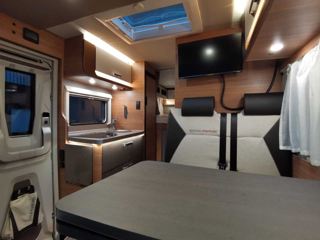 Ημιενιαίο αυτοκινούμενο Weinsberg CARACOMPACT 640 MEG EDITION-PEPPER / EINZELBETTE: φωτογραφία 13