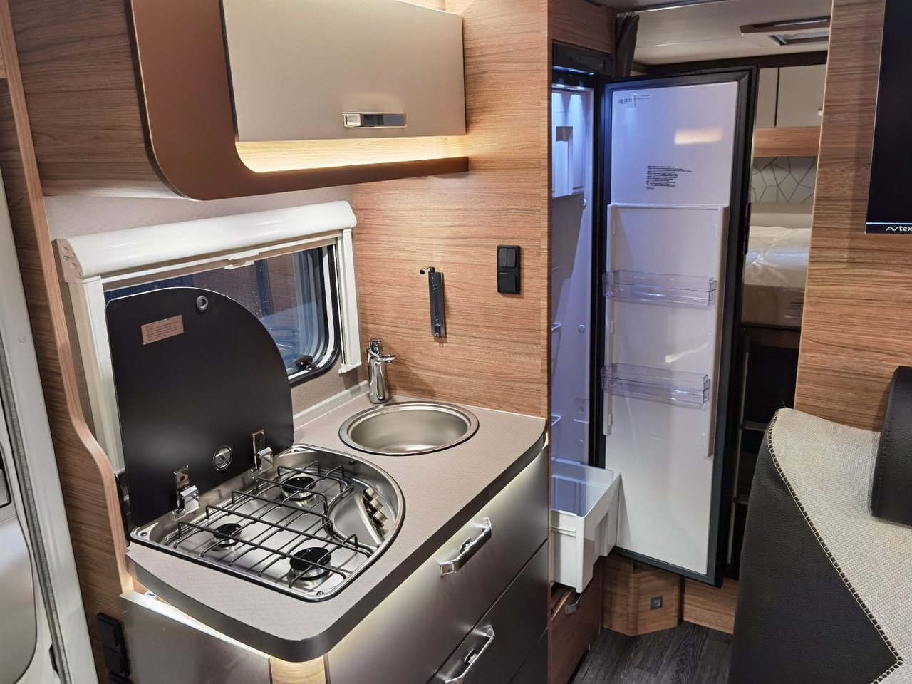 Ημιενιαίο αυτοκινούμενο Weinsberg CARACOMPACT 640 MEG EDITION-PEPPER / EINZELBETTE: φωτογραφία 16