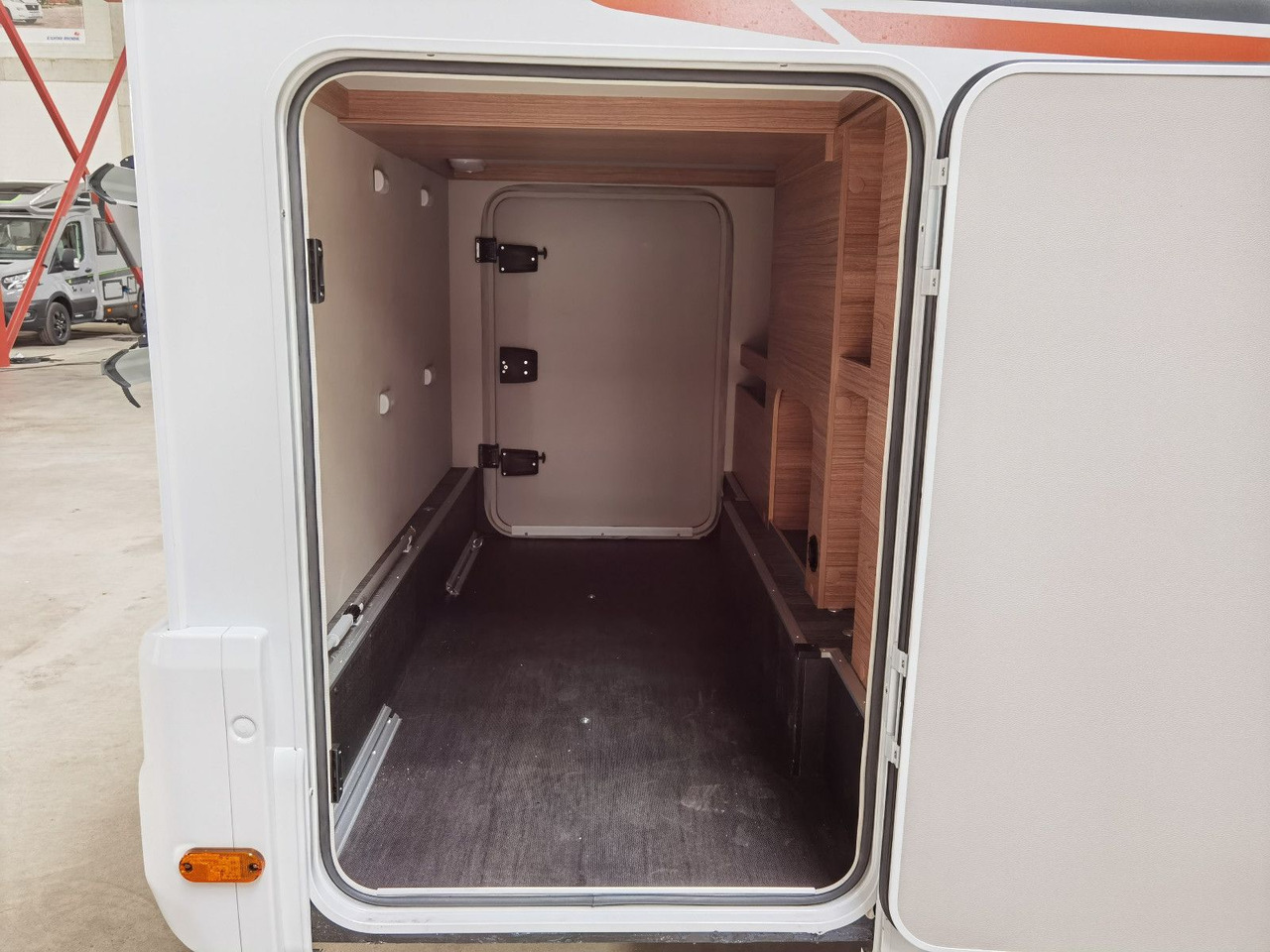 Ημιενιαίο αυτοκινούμενο Weinsberg CARACOMPACT 640 MEG EDITION-PEPPER / EINZELBETTE: φωτογραφία 9