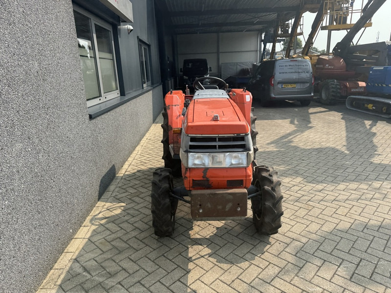 Kubota mini tractor KUBOTA GL 23D 4x4 powershift hefinrichting DIESEL - Μικρό τρακτέρ: φωτογραφία 5 Kubota mini tractor KUBOTA GL 23D 4x4 powershift hefinrichting DIESEL - Μικρό τρακτέρ: φωτογραφία 5