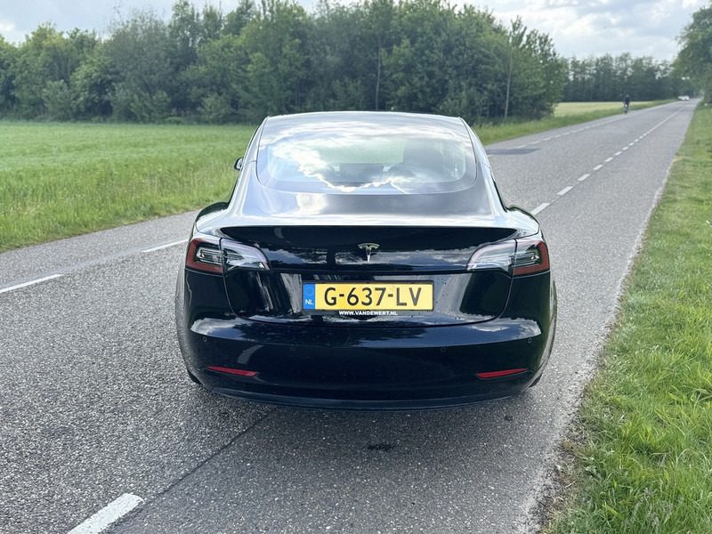 Tesla Model 3 - Αυτοκίνητο: φωτογραφία 5 Tesla Model 3 - Αυτοκίνητο: φωτογραφία 5