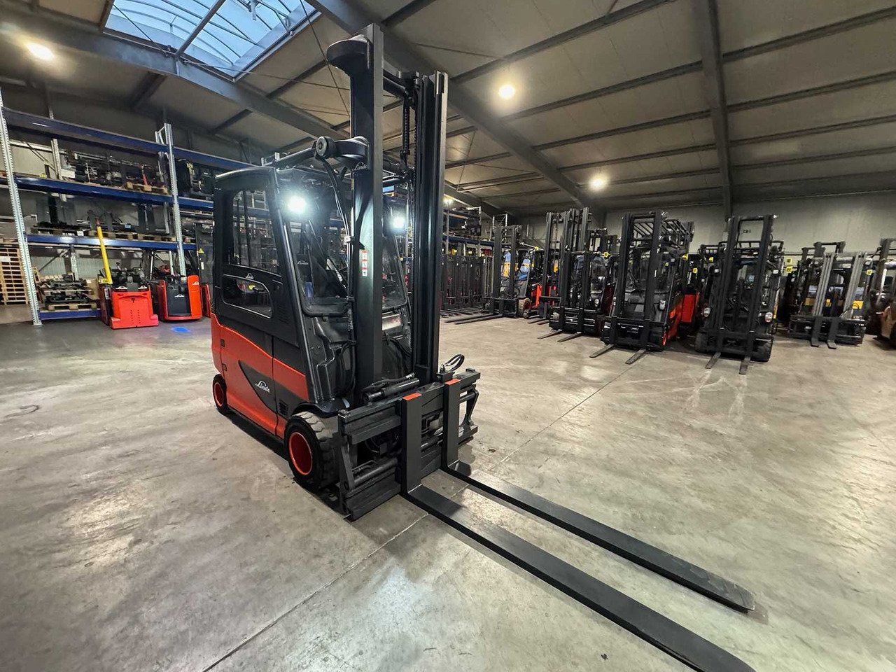 06/2023 SERVICE + UVV 11/2026 LINDE E35HL 3.500KG 3.+4. VALVE 180CM FORK ADJUSTER ELECTRIC FORKLIFT 8.839 HOURS - Περονοφόρο όχημα: φωτογραφία 2 06/2023 SERVICE + UVV 11/2026 LINDE E35HL 3.500KG 3.+4. VALVE 180CM FORK ADJUSTER ELECTRIC FORKLIFT 8.839 HOURS - Περονοφόρο όχημα: φωτογραφία 2