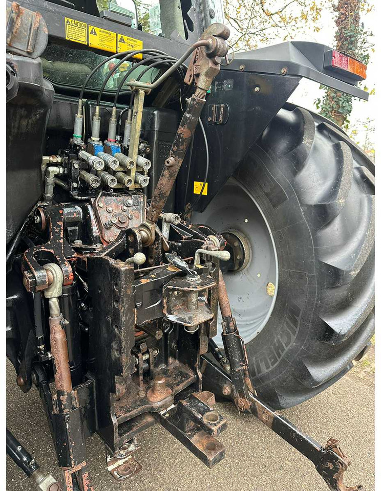 2001 MASSEY FERGUSON 6255 FOUR WHEEL DRIVE FARM TRACTOR - Τρακτέρ: φωτογραφία 5 2001 MASSEY FERGUSON 6255 FOUR WHEEL DRIVE FARM TRACTOR - Τρακτέρ: φωτογραφία 5