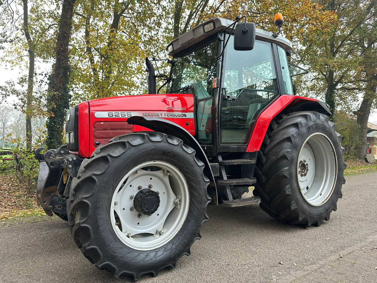 2002 MASSEY FERGUSON 6255 FOUR WHEEL DRIVE FARM TRACTOR - Τρακτέρ: φωτογραφία 1 2002 MASSEY FERGUSON 6255 FOUR WHEEL DRIVE FARM TRACTOR - Τρακτέρ: φωτογραφία 1