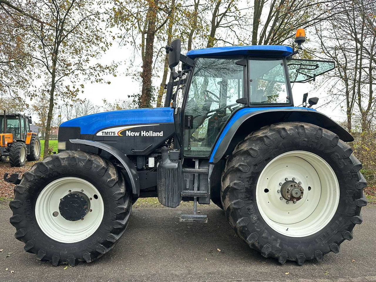 2004 NEW HOLLAND T/M 175 FOUR WHEEL DRIVE FARM TRACTOR - Τρακτέρ: φωτογραφία 3 2004 NEW HOLLAND T/M 175 FOUR WHEEL DRIVE FARM TRACTOR - Τρακτέρ: φωτογραφία 3