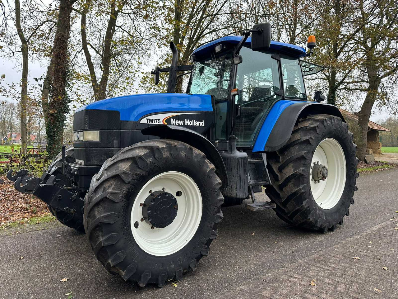 2004 NEW HOLLAND T/M 175 FOUR WHEEL DRIVE FARM TRACTOR - Τρακτέρ: φωτογραφία 1 2004 NEW HOLLAND T/M 175 FOUR WHEEL DRIVE FARM TRACTOR - Τρακτέρ: φωτογραφία 1