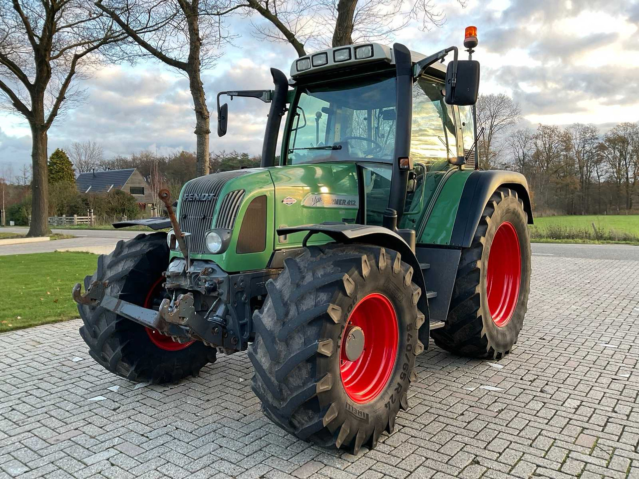 2005 FENDT FARMER 412 VARIO ALL-WHEEL DRIVE FARM TRACTOR - Τρακτέρ: φωτογραφία 1 2005 FENDT FARMER 412 VARIO ALL-WHEEL DRIVE FARM TRACTOR - Τρακτέρ: φωτογραφία 1