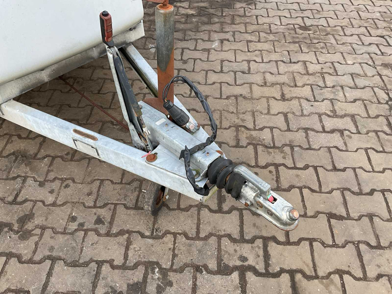 Τρέιλερ 2005 - HOTRARIJS - VT-2000S - HORSE TRAILER: φωτογραφία 9 Τρέιλερ 2005 - HOTRARIJS - VT-2000S - HORSE TRAILER: φωτογραφία 9