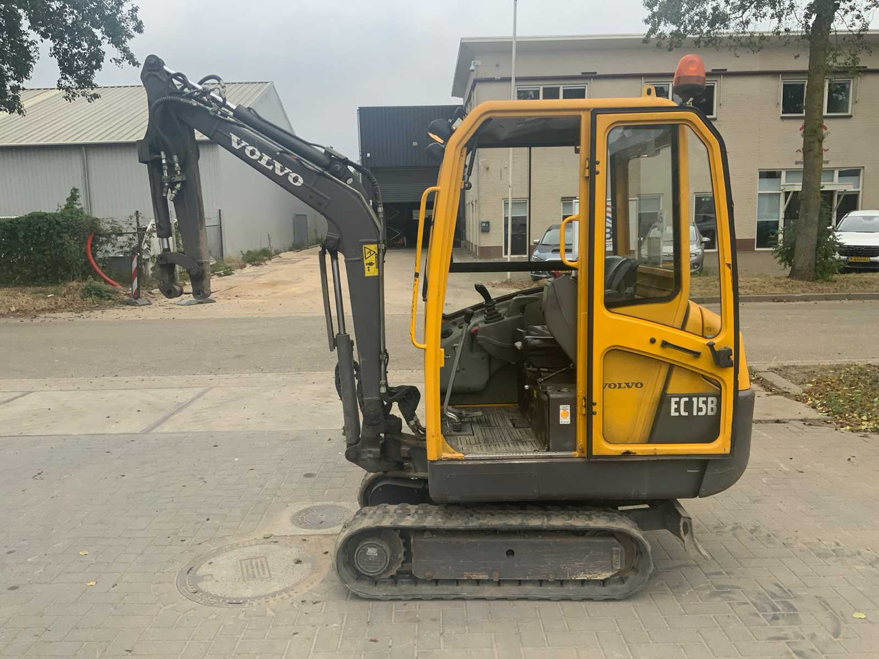 2005 VOLVO EC15B XR MINI EXCAVATOR WITH CW05 QUICK COUPLER AND 3 EXCAVATOR BUCKETS - Μίνι εκσκαφέας: φωτογραφία 2 2005 VOLVO EC15B XR MINI EXCAVATOR WITH CW05 QUICK COUPLER AND 3 EXCAVATOR BUCKETS - Μίνι εκσκαφέας: φωτογραφία 2