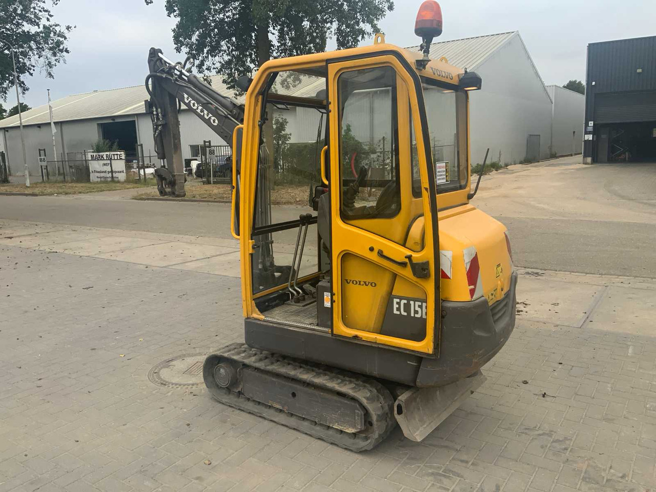 2005 VOLVO EC15B XR MINI EXCAVATOR WITH CW05 QUICK COUPLER AND 3 EXCAVATOR BUCKETS - Μίνι εκσκαφέας: φωτογραφία 4 2005 VOLVO EC15B XR MINI EXCAVATOR WITH CW05 QUICK COUPLER AND 3 EXCAVATOR BUCKETS - Μίνι εκσκαφέας: φωτογραφία 4