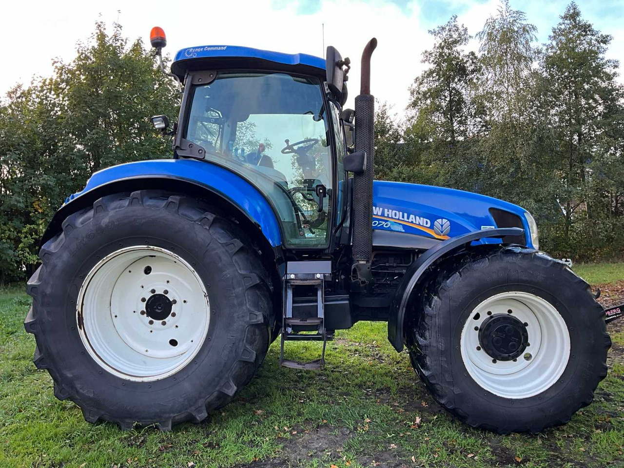 2008 NEW HOLLAND T6070 FOUR WHEEL DRIVE FARM TRACTOR - Τρακτέρ: φωτογραφία 5 2008 NEW HOLLAND T6070 FOUR WHEEL DRIVE FARM TRACTOR - Τρακτέρ: φωτογραφία 5