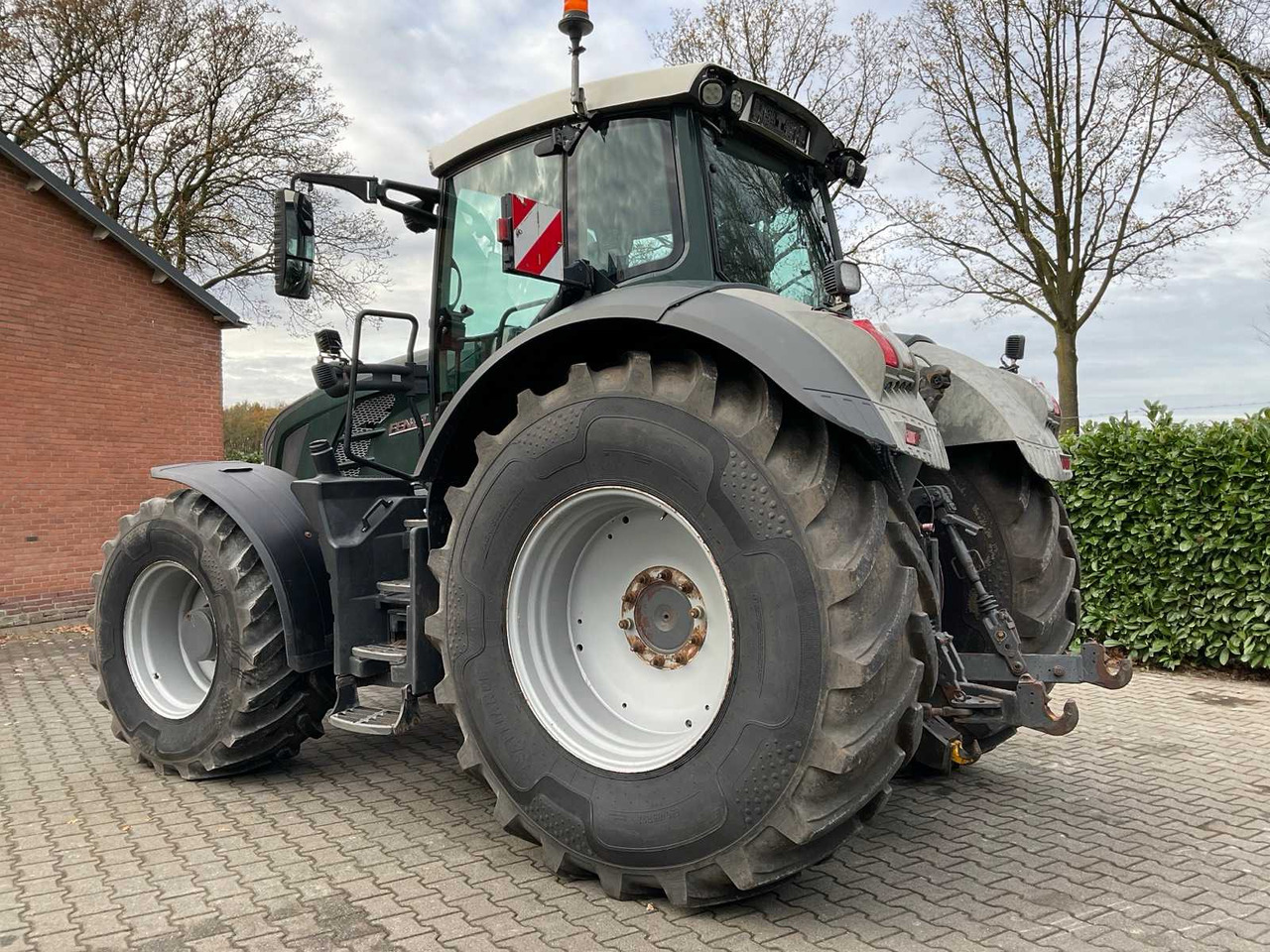 2011 FENDT 826 VARIO ALL-WHEEL DRIVE AGRICULTURAL TRACTOR - Τρακτέρ: φωτογραφία 3 2011 FENDT 826 VARIO ALL-WHEEL DRIVE AGRICULTURAL TRACTOR - Τρακτέρ: φωτογραφία 3