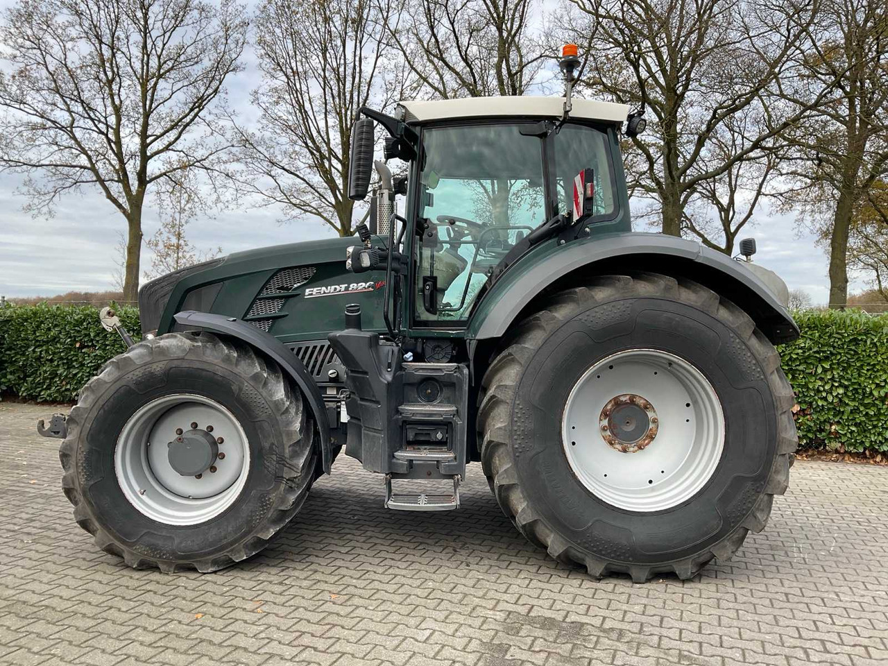 2011 FENDT 826 VARIO ALL-WHEEL DRIVE AGRICULTURAL TRACTOR - Τρακτέρ: φωτογραφία 2 2011 FENDT 826 VARIO ALL-WHEEL DRIVE AGRICULTURAL TRACTOR - Τρακτέρ: φωτογραφία 2