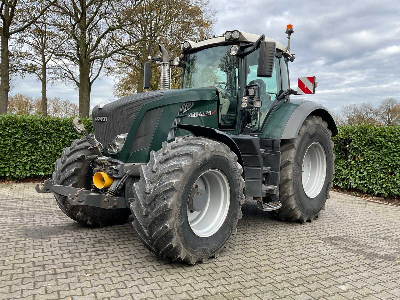 2011 FENDT 826 VARIO ALL-WHEEL DRIVE AGRICULTURAL TRACTOR - Τρακτέρ: φωτογραφία 1 2011 FENDT 826 VARIO ALL-WHEEL DRIVE AGRICULTURAL TRACTOR - Τρακτέρ: φωτογραφία 1