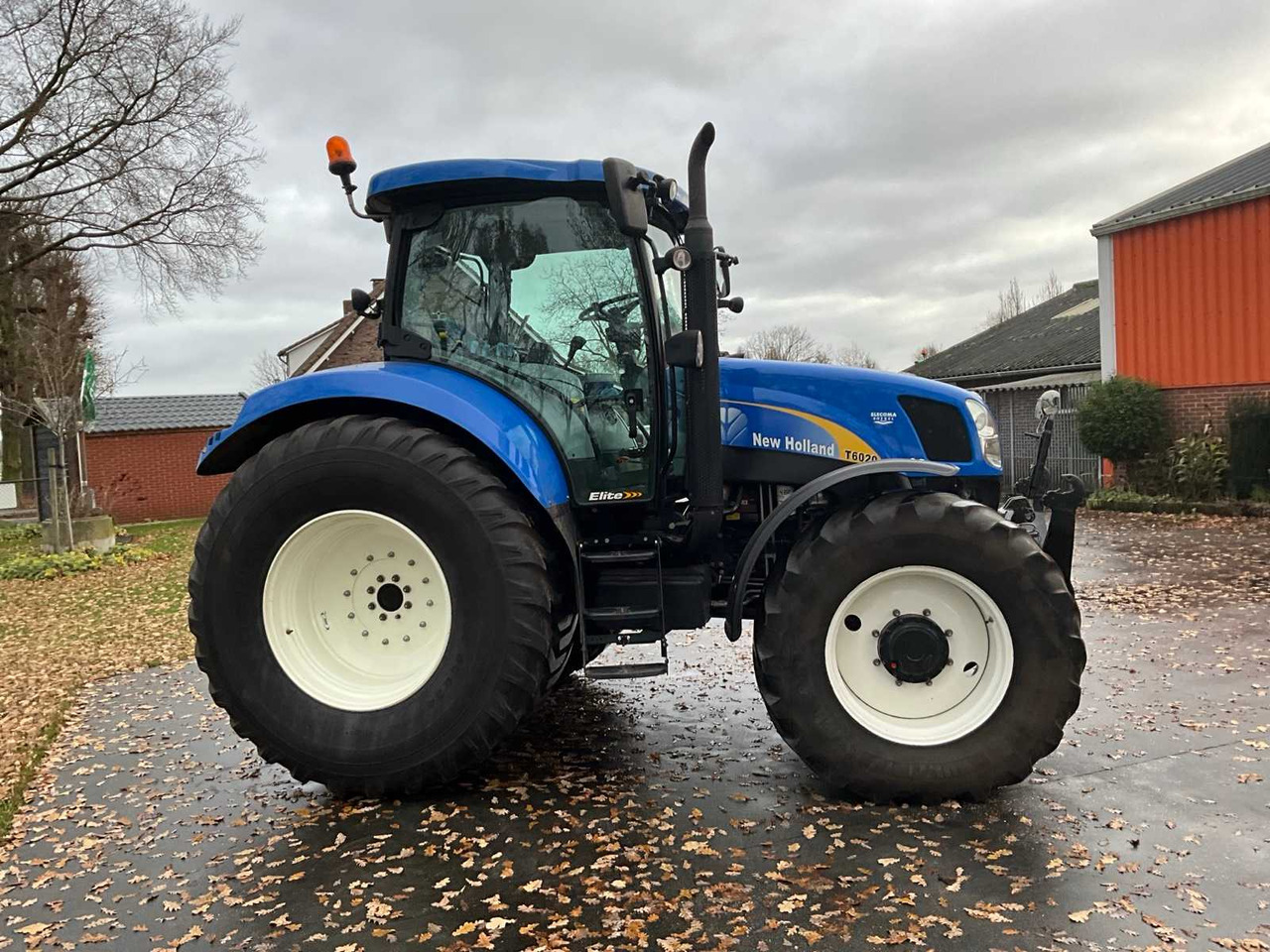 2011 NEW HOLLAND T6020 ELITE FOUR WHEEL DRIVE FARM TRACTOR - Τρακτέρ: φωτογραφία 4 2011 NEW HOLLAND T6020 ELITE FOUR WHEEL DRIVE FARM TRACTOR - Τρακτέρ: φωτογραφία 4