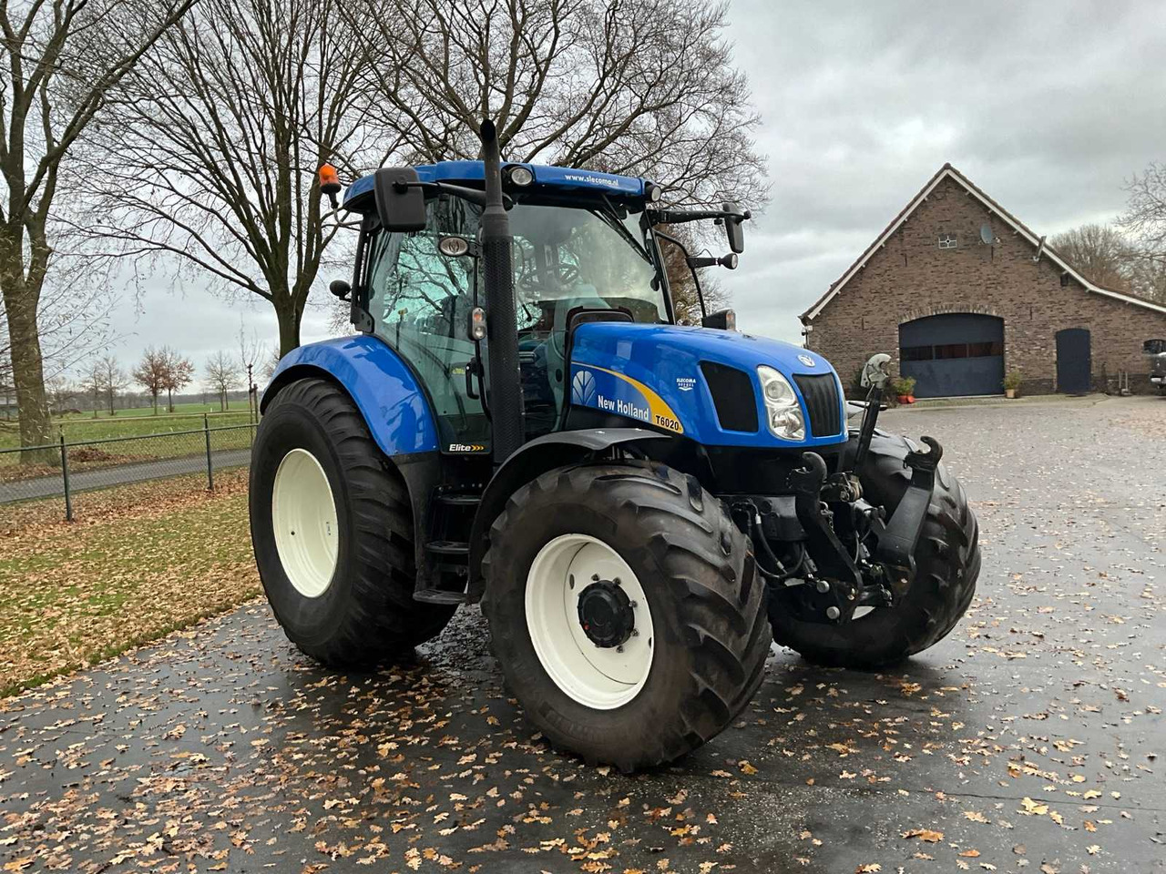 2011 NEW HOLLAND T6020 ELITE FOUR WHEEL DRIVE FARM TRACTOR - Τρακτέρ: φωτογραφία 3 2011 NEW HOLLAND T6020 ELITE FOUR WHEEL DRIVE FARM TRACTOR - Τρακτέρ: φωτογραφία 3