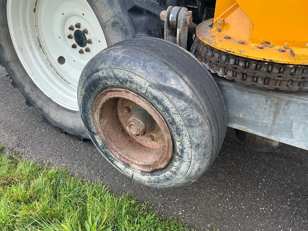 Τρακτέρ 2011 NEW HOLLAND T6070 FOUR WHEEL DRIVE FARM TRACTOR: φωτογραφία 16