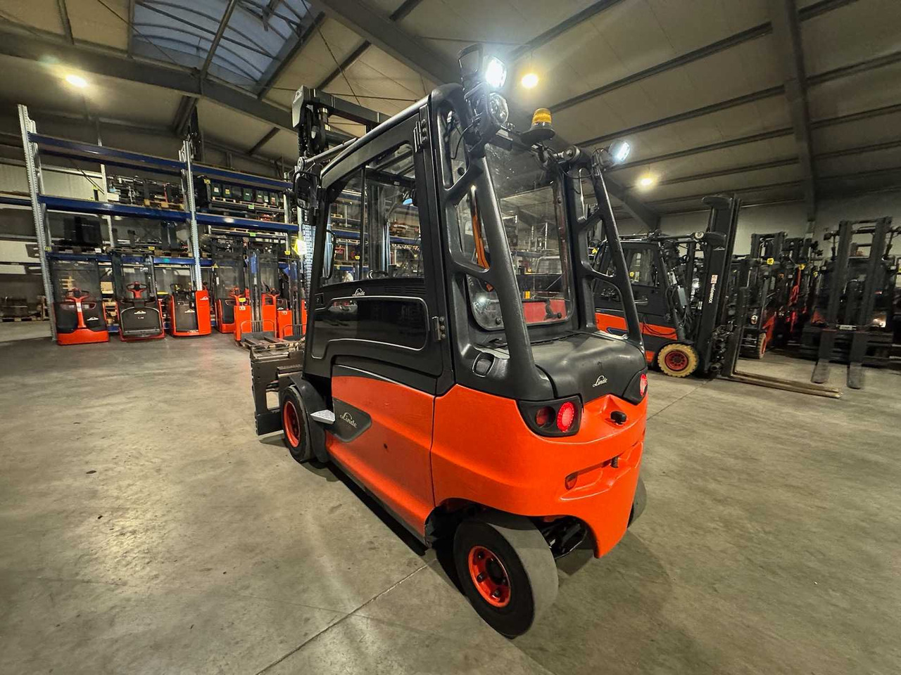 2015 SERVICE + UVV 12/2026 LINDE E50HL 5.000KG 3.+4. VALVE 216CM FORK ADJUSTER ELECTRIC FORKLIFT 12.028 HOURS - Περονοφόρο όχημα: φωτογραφία 5 2015 SERVICE + UVV 12/2026 LINDE E50HL 5.000KG 3.+4. VALVE 216CM FORK ADJUSTER ELECTRIC FORKLIFT 12.028 HOURS - Περονοφόρο όχημα: φωτογραφία 5