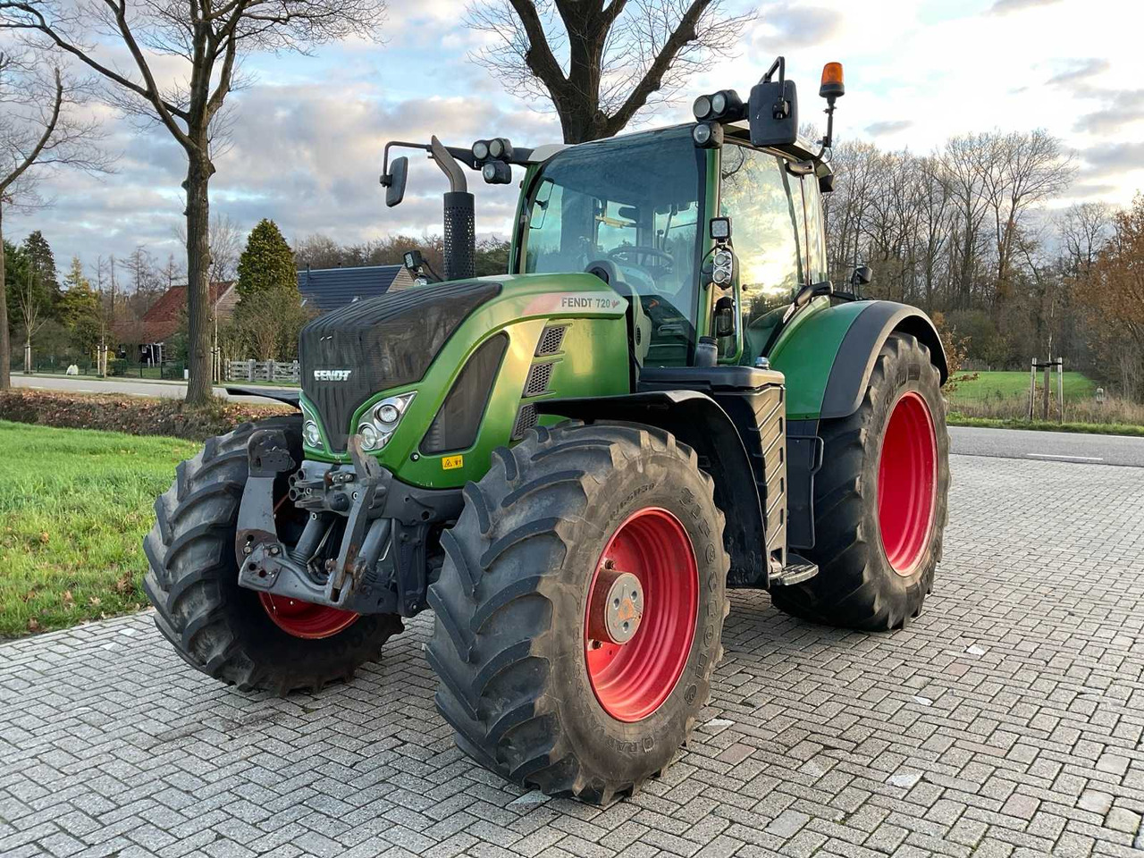 2017 FENDT 720 VARIO S4 ALL-WHEEL DRIVE AGRICULTURAL TRACTOR - Τρακτέρ: φωτογραφία 2 2017 FENDT 720 VARIO S4 ALL-WHEEL DRIVE AGRICULTURAL TRACTOR - Τρακτέρ: φωτογραφία 2