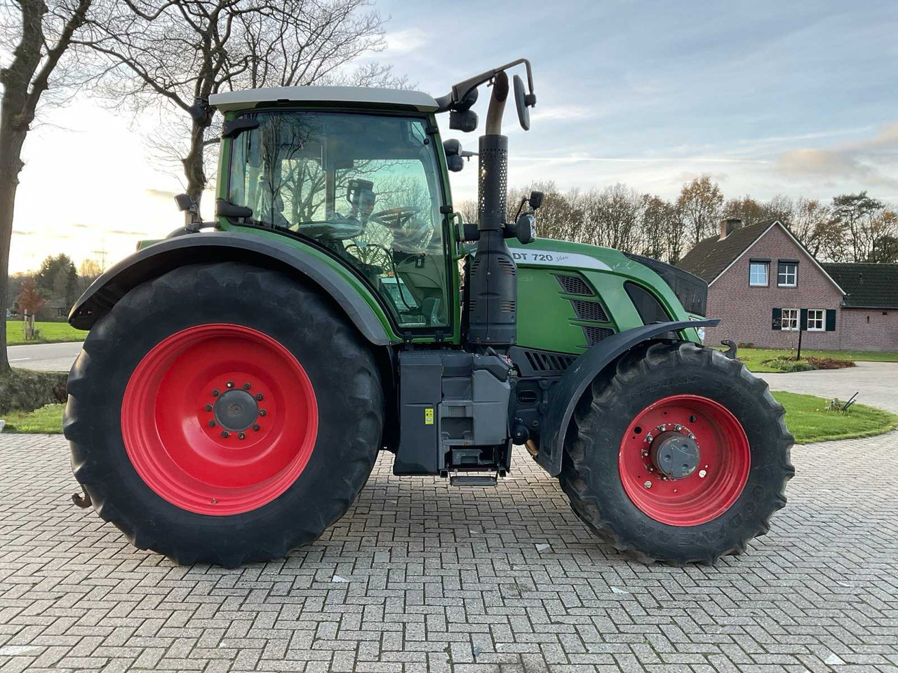 2017 FENDT 720 VARIO S4 ALL-WHEEL DRIVE AGRICULTURAL TRACTOR - Τρακτέρ: φωτογραφία 5 2017 FENDT 720 VARIO S4 ALL-WHEEL DRIVE AGRICULTURAL TRACTOR - Τρακτέρ: φωτογραφία 5