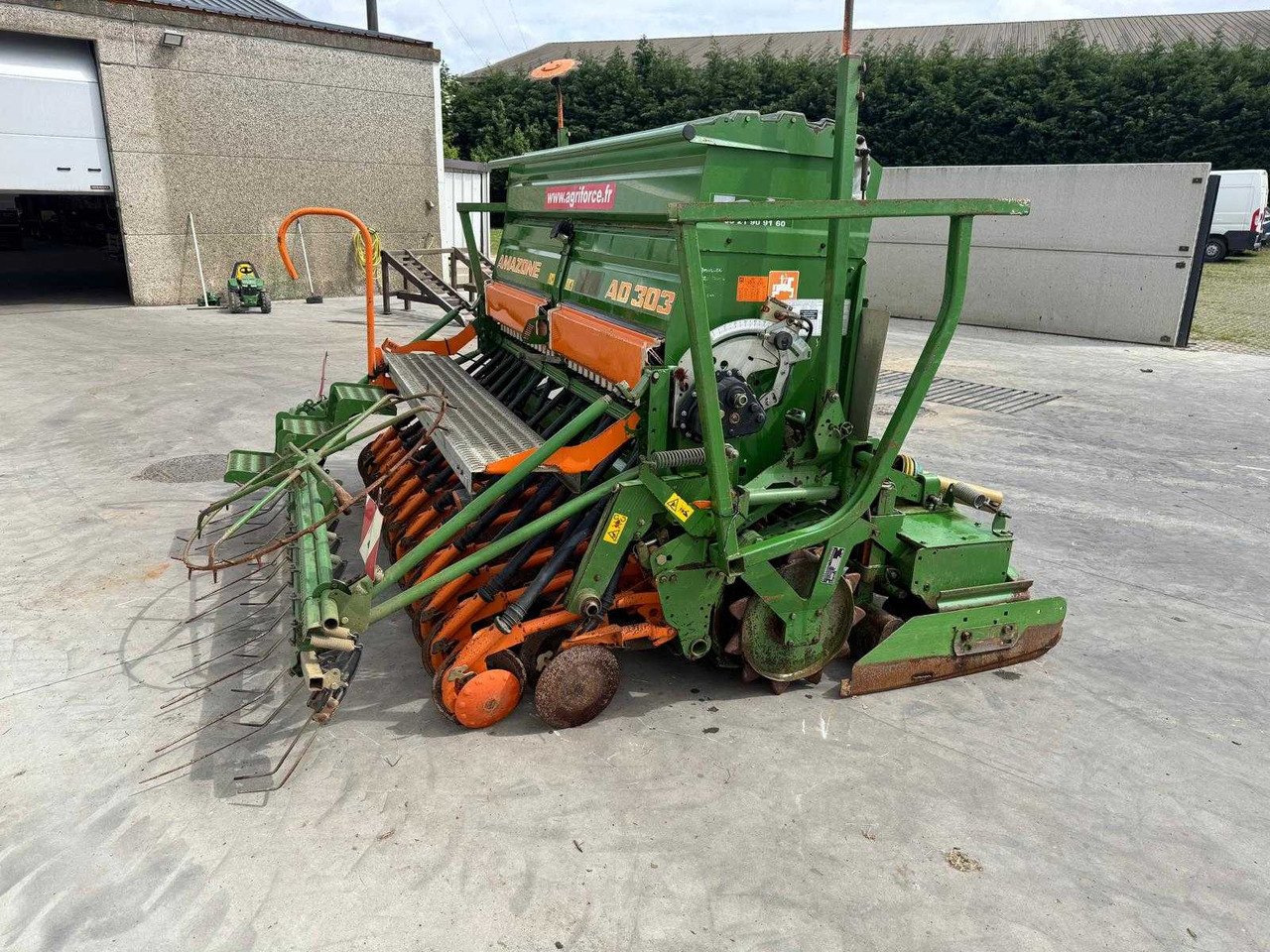 Amazone AD303 + KG303 - Σπαρτική μηχανή ακριβείας: φωτογραφία 5 Amazone AD303 + KG303 - Σπαρτική μηχανή ακριβείας: φωτογραφία 5
