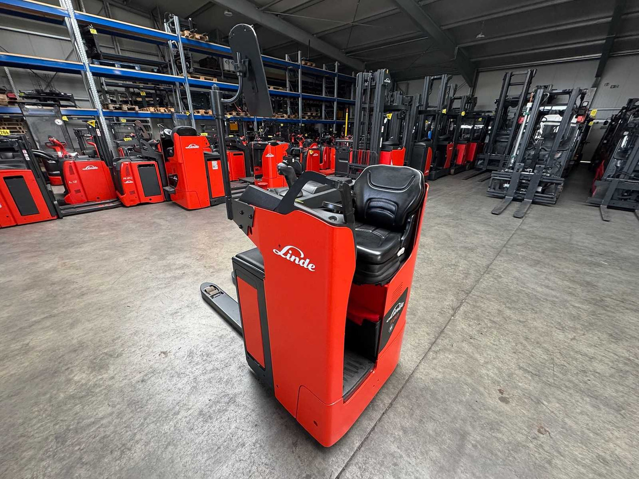 BATTERY 46/2023 BJ.2020 SERVICE + UVV 08/2026 LINDE T20R PALLET TRUCK STACKER ANT 4,715 HOURS - Περονοφόρο όχημα: φωτογραφία 4 BATTERY 46/2023 BJ.2020 SERVICE + UVV 08/2026 LINDE T20R PALLET TRUCK STACKER ANT 4,715 HOURS - Περονοφόρο όχημα: φωτογραφία 4