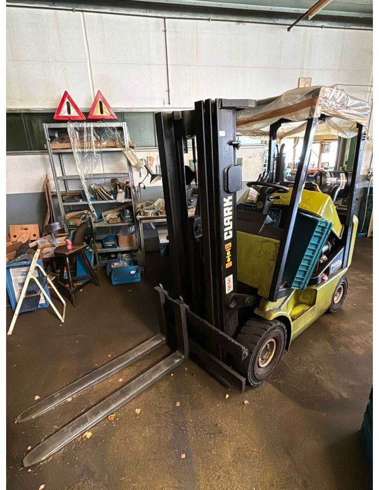 CLARK - CGP 17 - LPG FORKLIFT - Περονοφόρο όχημα: φωτογραφία 2 CLARK - CGP 17 - LPG FORKLIFT - Περονοφόρο όχημα: φωτογραφία 2