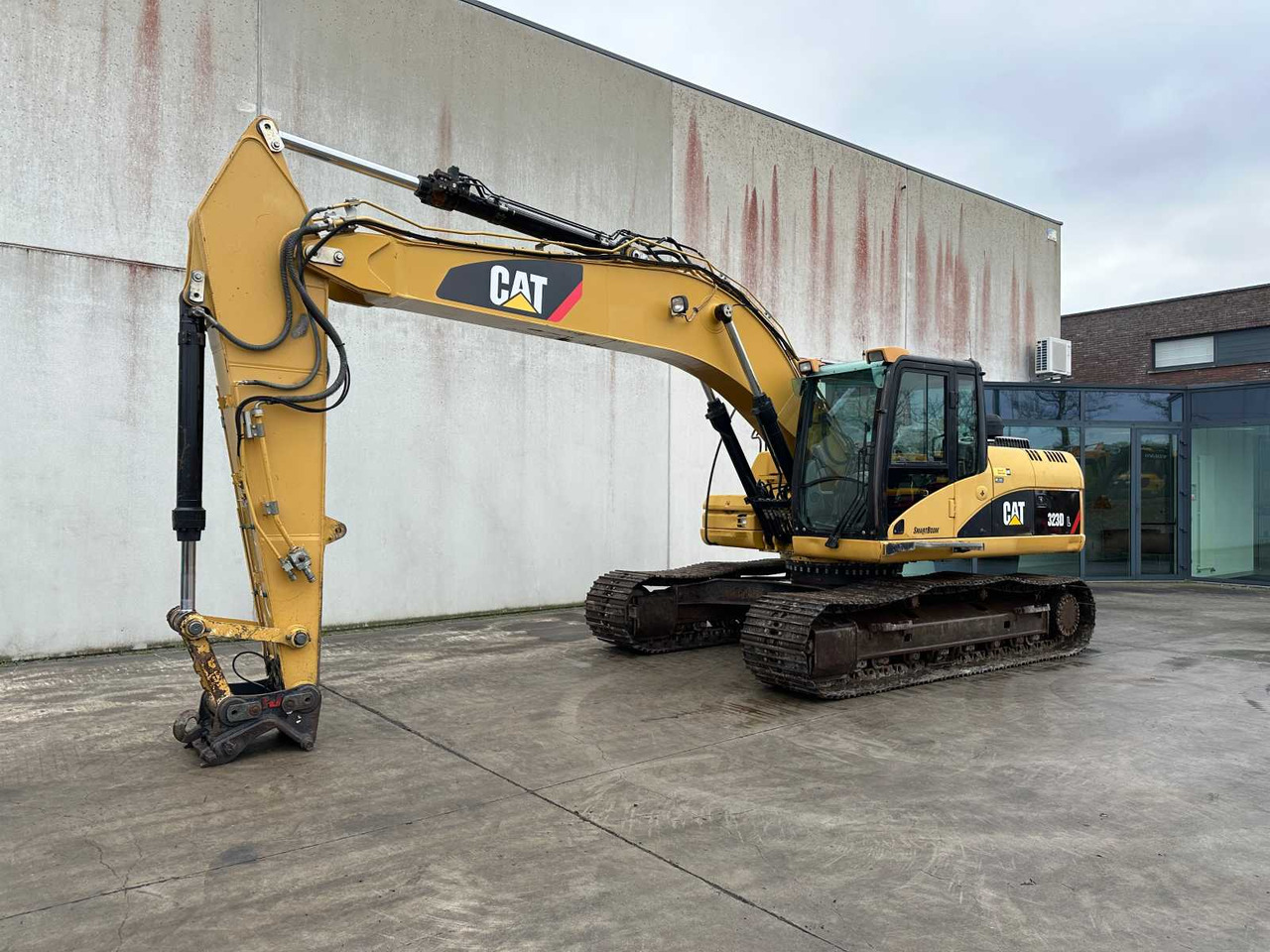 Caterpillar 323DL - Ερπυστριοφόρος εκσκαφέας: φωτογραφία 1 Caterpillar 323DL - Ερπυστριοφόρος εκσκαφέας: φωτογραφία 1