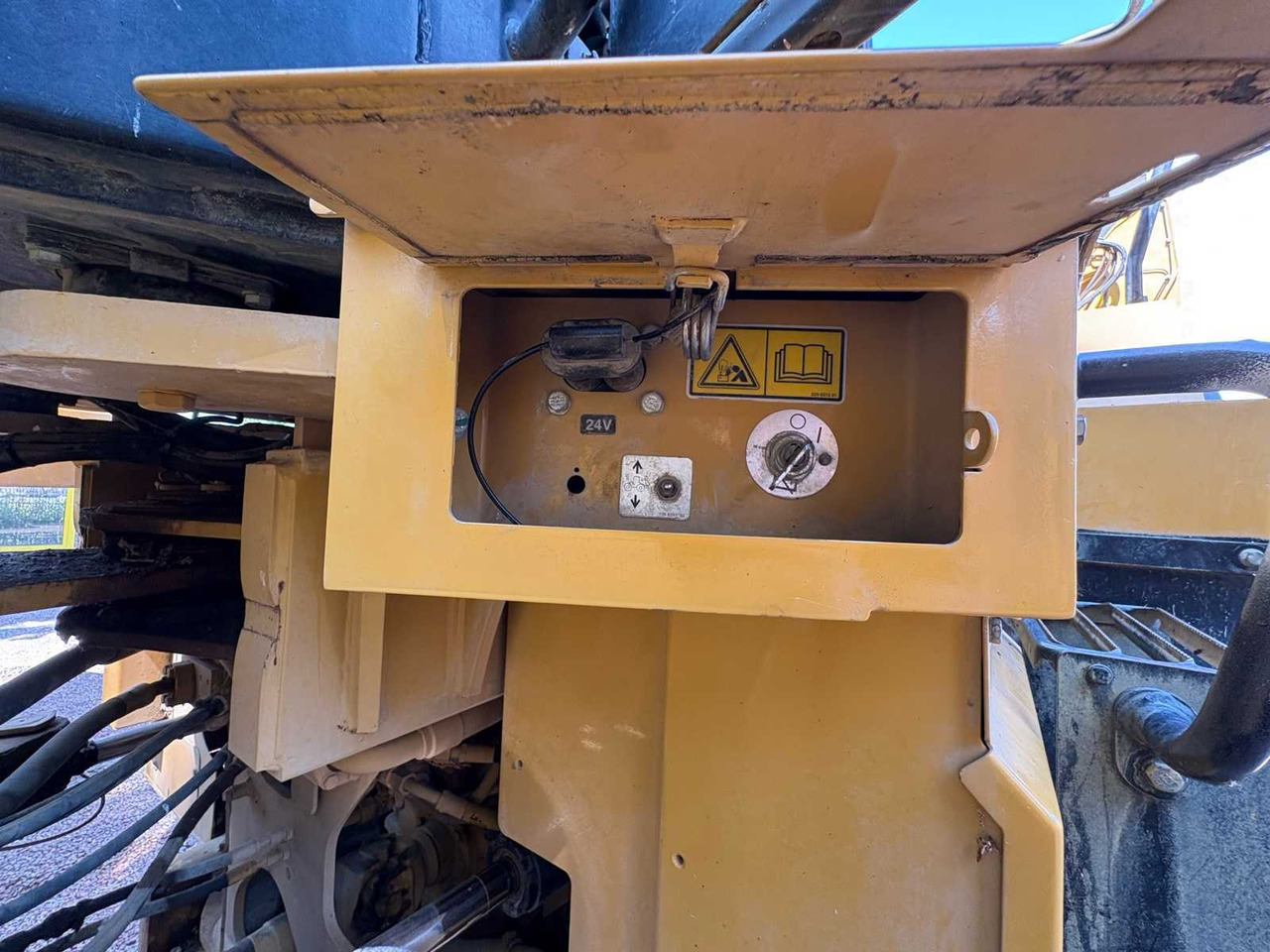 Ελαστιχοφόρος φορτωτής Caterpillar / CAT 972 K: φωτογραφία 21