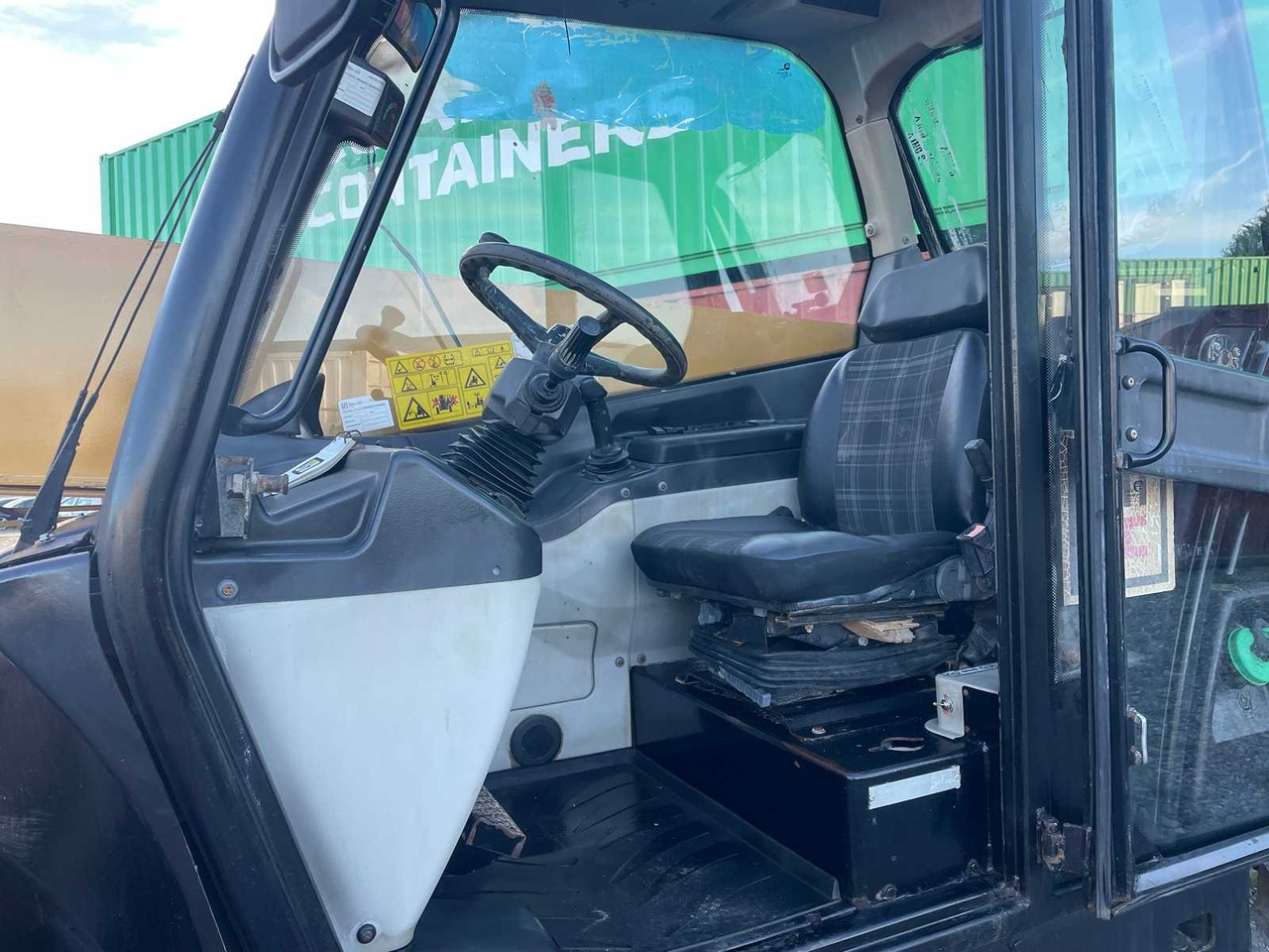 Ελαστιχοφόρος φορτωτής Caterpillar TH414: φωτογραφία 30