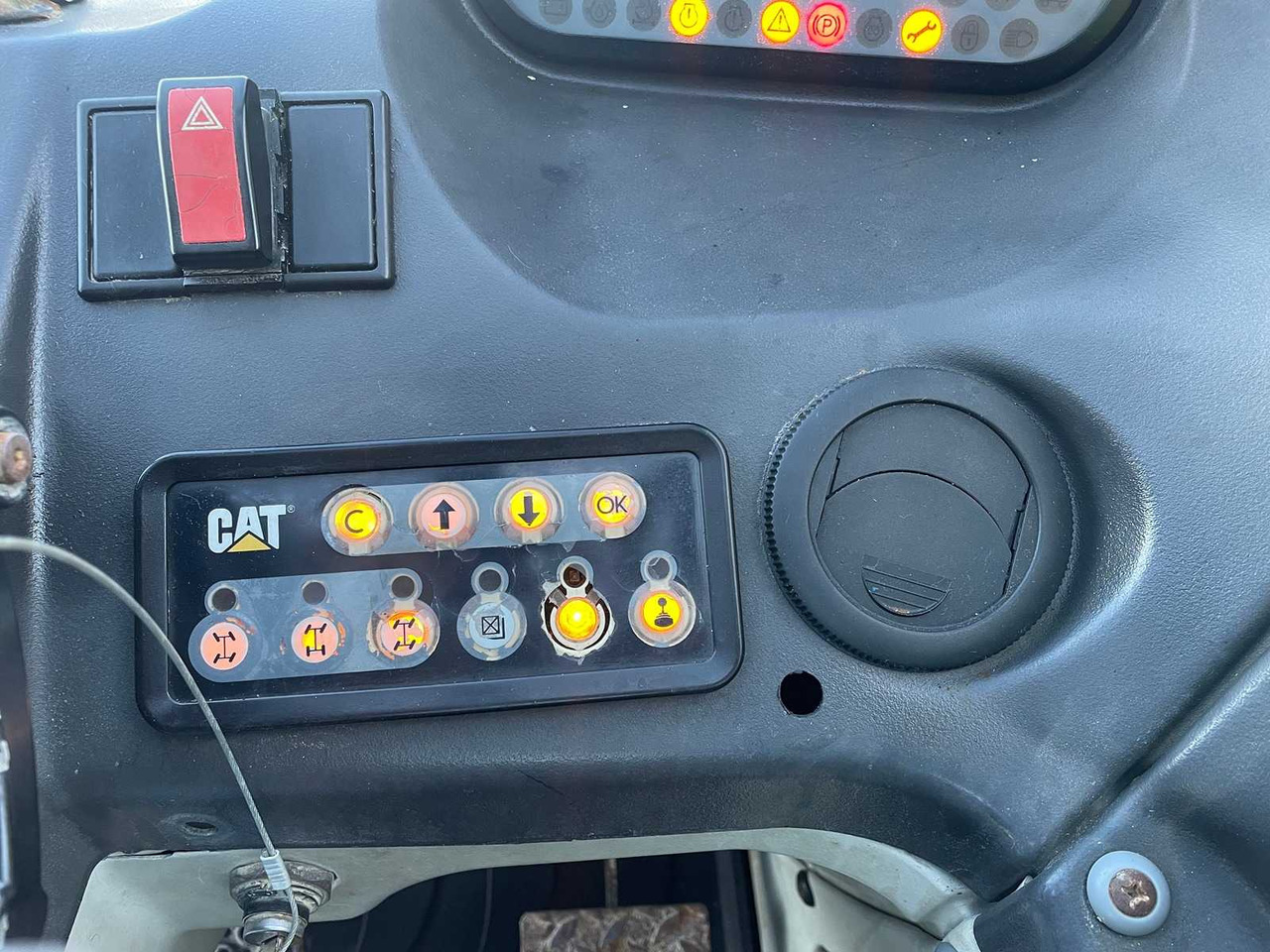 Ελαστιχοφόρος φορτωτής Caterpillar TH414: φωτογραφία 34