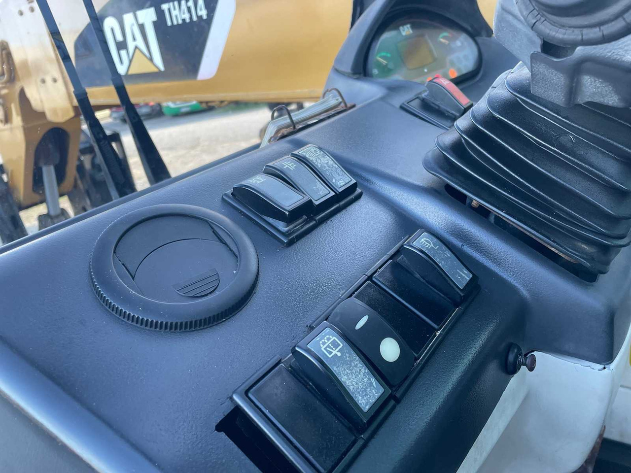 Ελαστιχοφόρος φορτωτής Caterpillar TH414: φωτογραφία 32