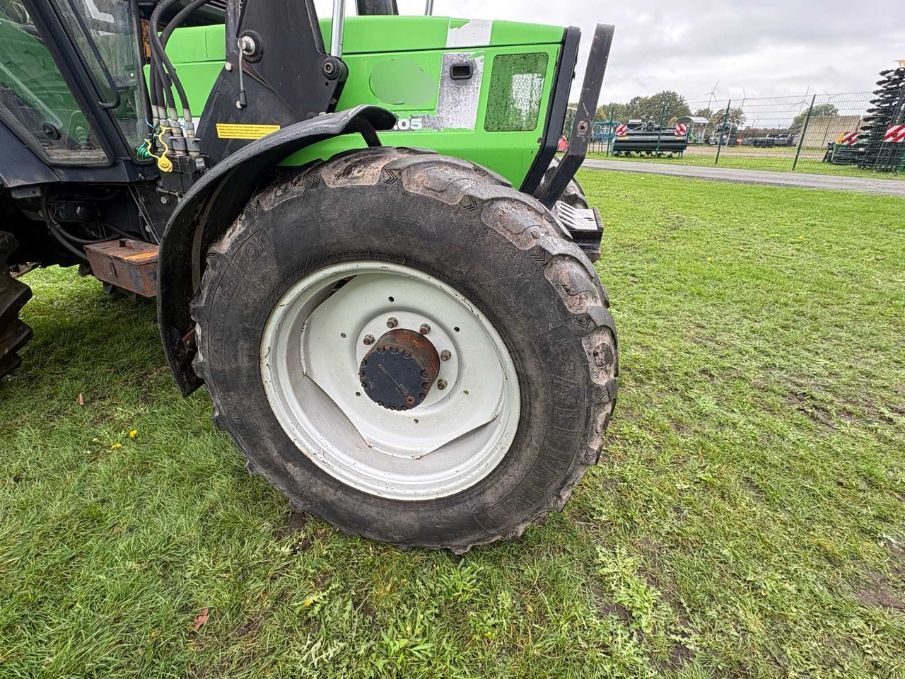 DEUTZ-FAHR DX 6.05 FRONT LOADER - Τρακτέρ: φωτογραφία 3 DEUTZ-FAHR DX 6.05 FRONT LOADER - Τρακτέρ: φωτογραφία 3