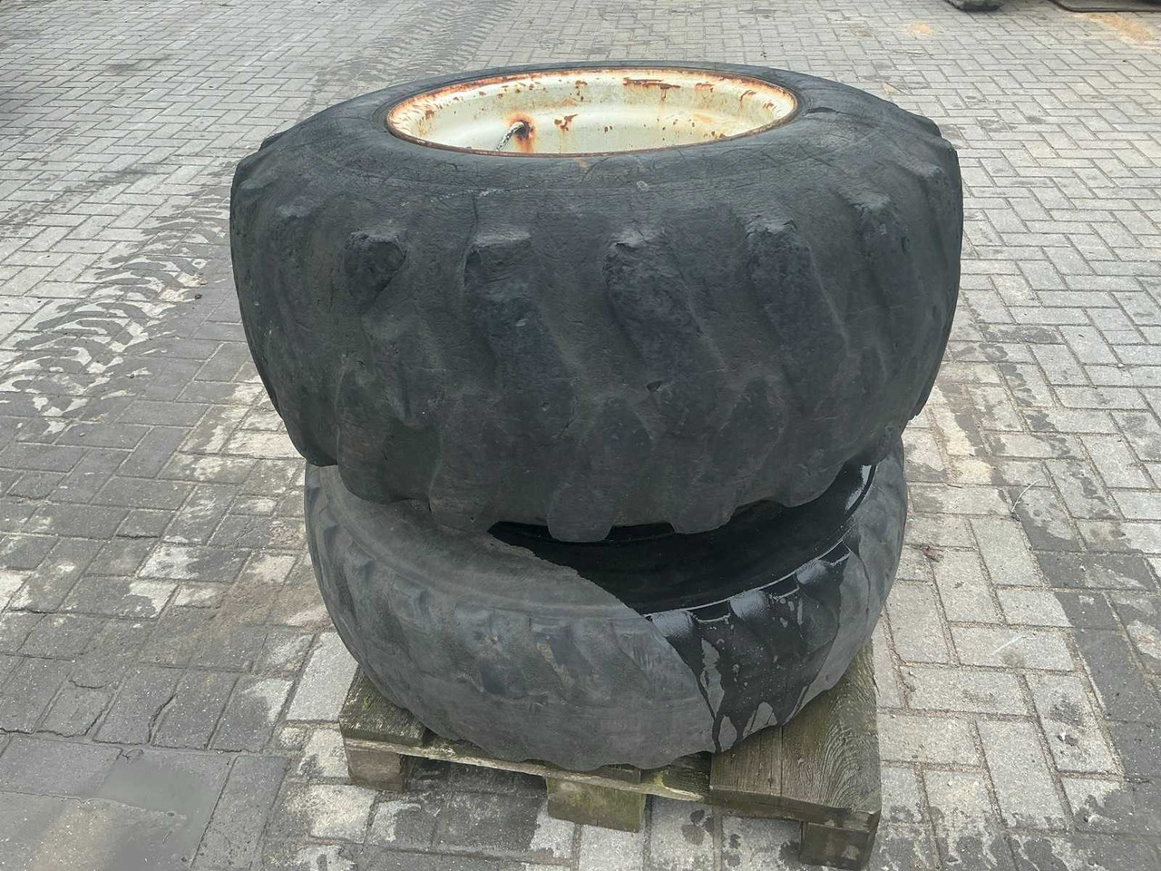 Τροχοφόρος εκσκαφέας DOUBLE TIRE ON RIM: φωτογραφία 7 Τροχοφόρος εκσκαφέας DOUBLE TIRE ON RIM: φωτογραφία 7