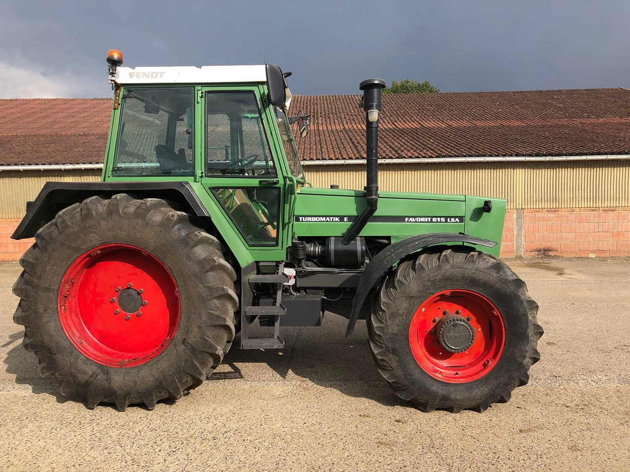 FENDT - FAVORIT 615 LSA TURBOMATIK E - 4WD AGRICULTURAL TRACTOR - 1985 - Τρακτέρ: φωτογραφία 2 FENDT - FAVORIT 615 LSA TURBOMATIK E - 4WD AGRICULTURAL TRACTOR - 1985 - Τρακτέρ: φωτογραφία 2