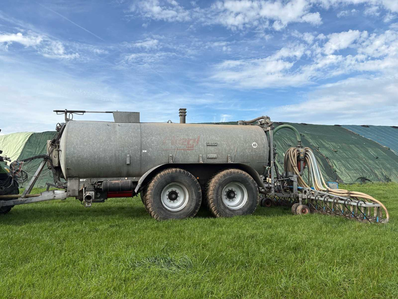 FLIEGL Güllefass mit Schleppschuhverteiler und Scheibeninjektor - Κοπροδιανομέας: φωτογραφία 1 FLIEGL Güllefass mit Schleppschuhverteiler und Scheibeninjektor - Κοπροδιανομέας: φωτογραφία 1