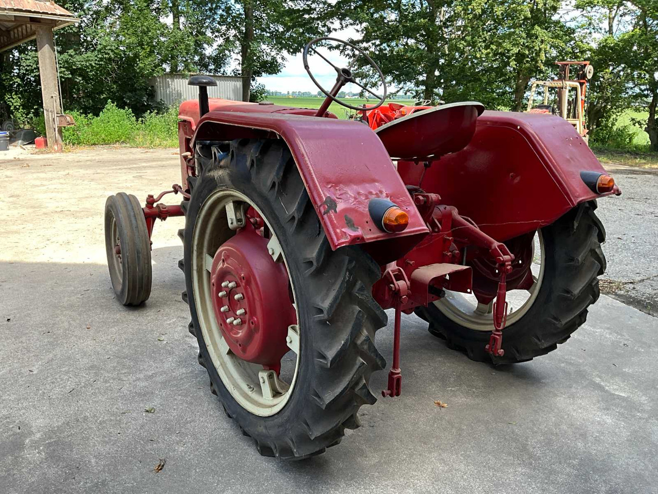 Farmall DGD-4 - Τρακτέρ: φωτογραφία 4 Farmall DGD-4 - Τρακτέρ: φωτογραφία 4