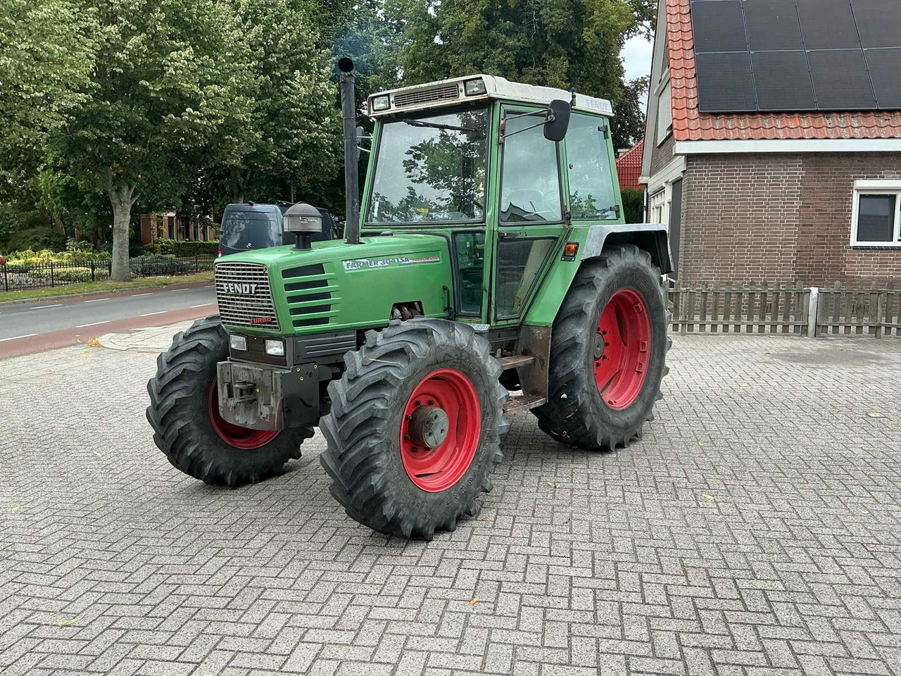 Fendt 304 LSA - Τρακτέρ: φωτογραφία 1 Fendt 304 LSA - Τρακτέρ: φωτογραφία 1