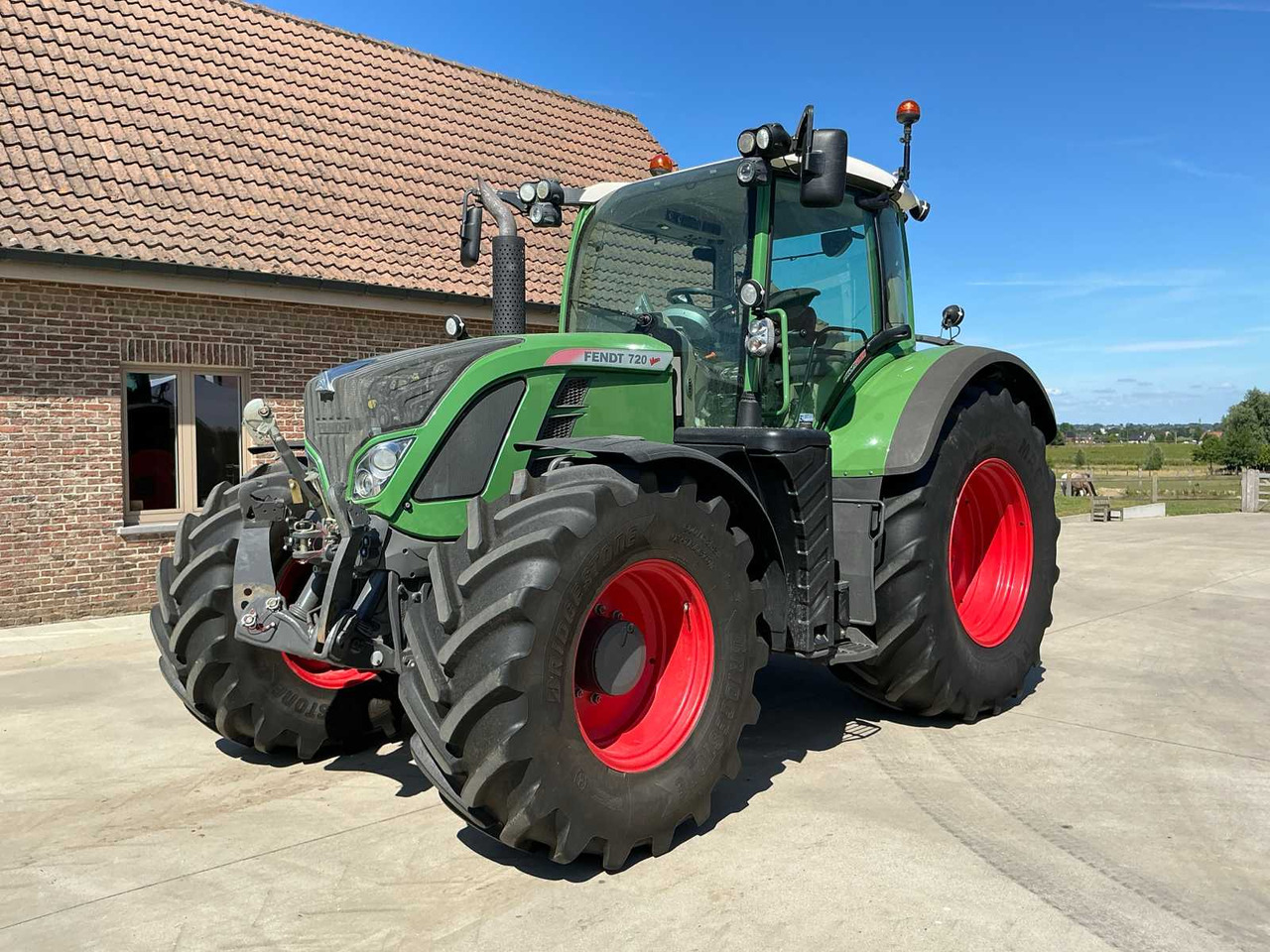 Fendt 720 Vario Profi Plus - Τρακτέρ: φωτογραφία 1 Fendt 720 Vario Profi Plus - Τρακτέρ: φωτογραφία 1