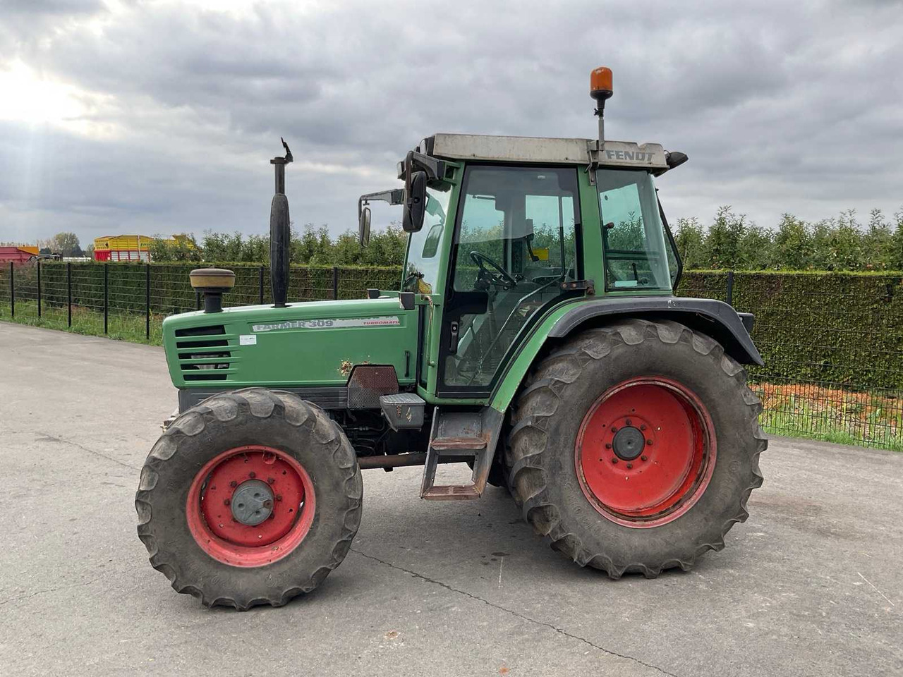 Fendt Farmer 309 - Τρακτέρ: φωτογραφία 3 Fendt Farmer 309 - Τρακτέρ: φωτογραφία 3