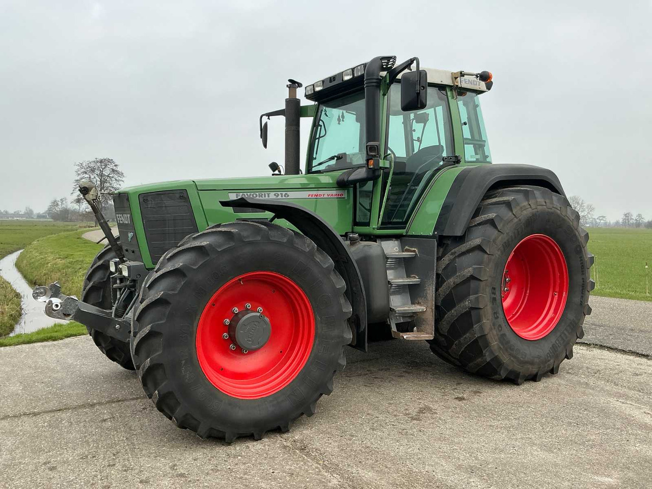 Fendt Favorit 916 - Τρακτέρ: φωτογραφία 3 Fendt Favorit 916 - Τρακτέρ: φωτογραφία 3