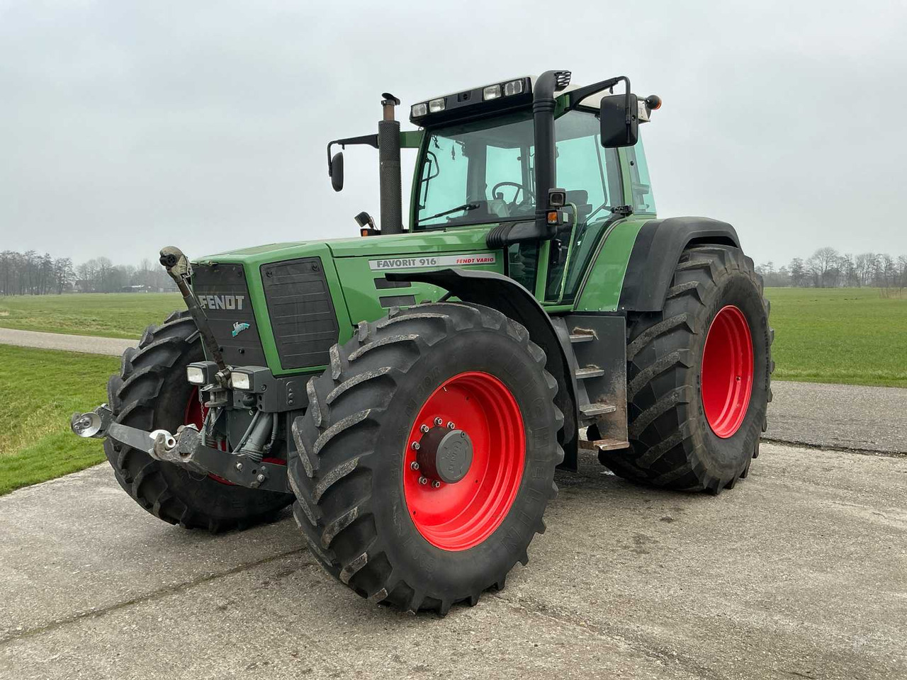 Fendt Favorit 916 - Τρακτέρ: φωτογραφία 1 Fendt Favorit 916 - Τρακτέρ: φωτογραφία 1