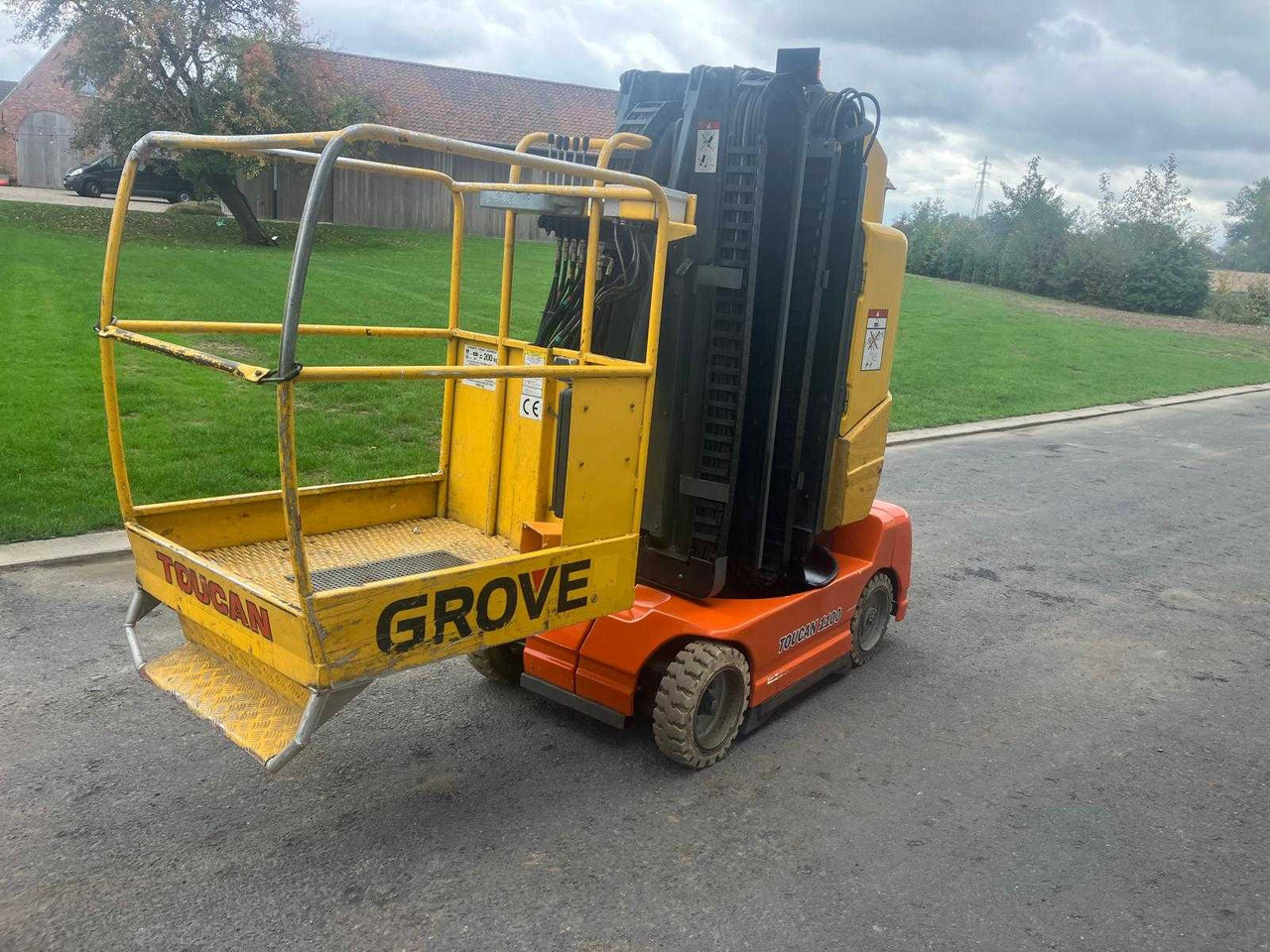 GROVE TOUCAN 1100 C AERIAL PLATFORM 2001 - Πλατφόρμα εναέρια: φωτογραφία 1 GROVE TOUCAN 1100 C AERIAL PLATFORM 2001 - Πλατφόρμα εναέρια: φωτογραφία 1